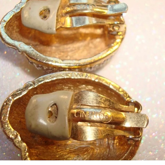 A Pair of beautiful vintage signed CINER earrings - Picture 5 of 5